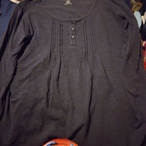 Woman's long sleeve shirt